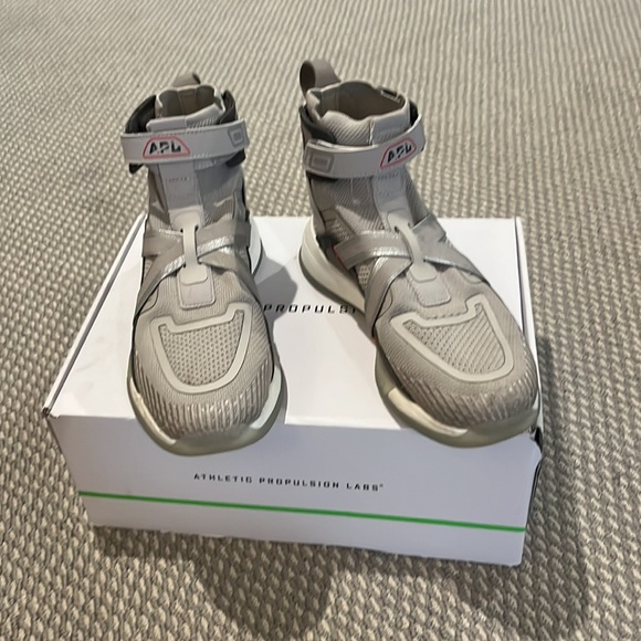 APL - Picture 2 of 5